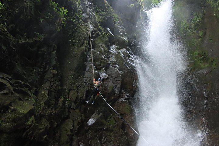 Pure Trek Rainforest Falls Combo: Waterfall Rappel, Jumps and Lunch, La Fortuna (9/12)