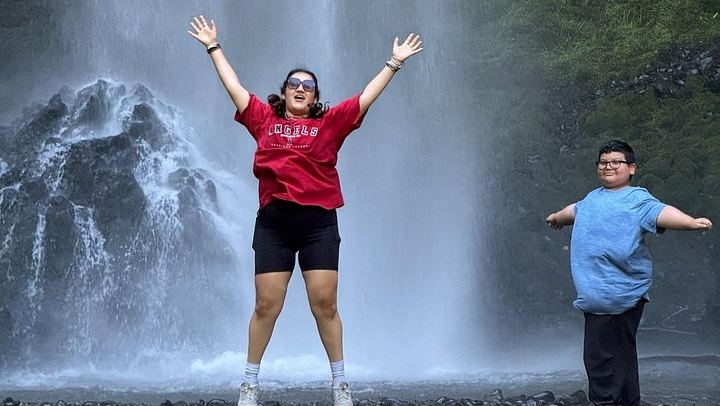 Sunset Waterfall Shuttle: Multnomah Falls and Vista House at Dusk, Small Group (3/12)