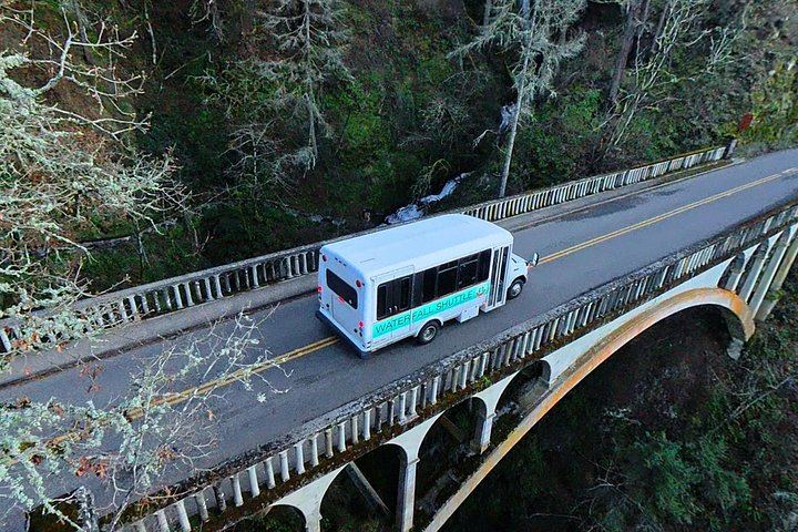 Sunset Waterfall Shuttle: Multnomah Falls and Vista House at Dusk, Small Group (8/12)