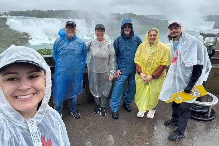 Oakes Garden and Niagara Parkway Guided Walk from Casino Niagara, Optional Boat Cruise (5/9)