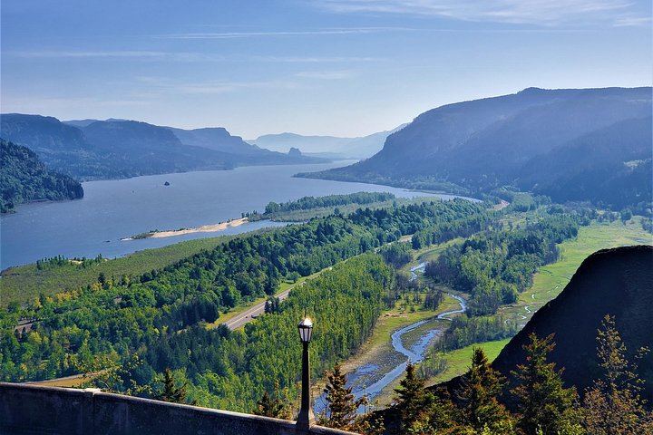 Half-Day Gorge Waterfalls Tour with Snacks, Drinks and Van Transfer, Portland (1/8)