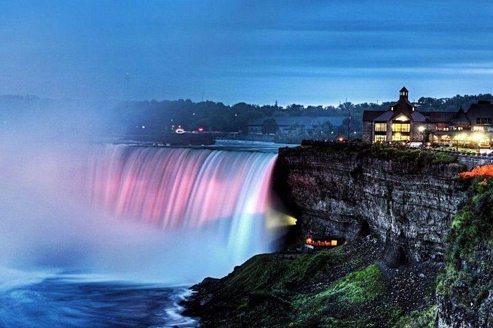 Niagara Falls Night Tour by Mercedes Van with Dinner, Fireworks Cruise and Tower (4/11)