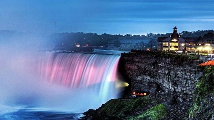 Niagara Falls Night Tour by Mercedes Van with Dinner, Fireworks Cruise and Tower (4/11)