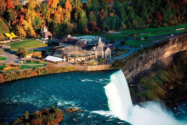 Small-Group Niagara Falls Day Tour from Toronto with Driver, Guide and Hornblower Cruise