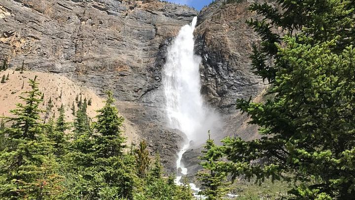 Yoho Waterfalls, Lake Louise and Moraine Lake: 8-Hour Tour from Golden, BC (1/6)
