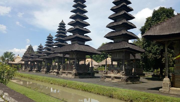 Private Bali Day Tour: Leke-Leke Waterfall, Handara Gate, Ulun Danu Bratan, Taman Ayun (4/7)