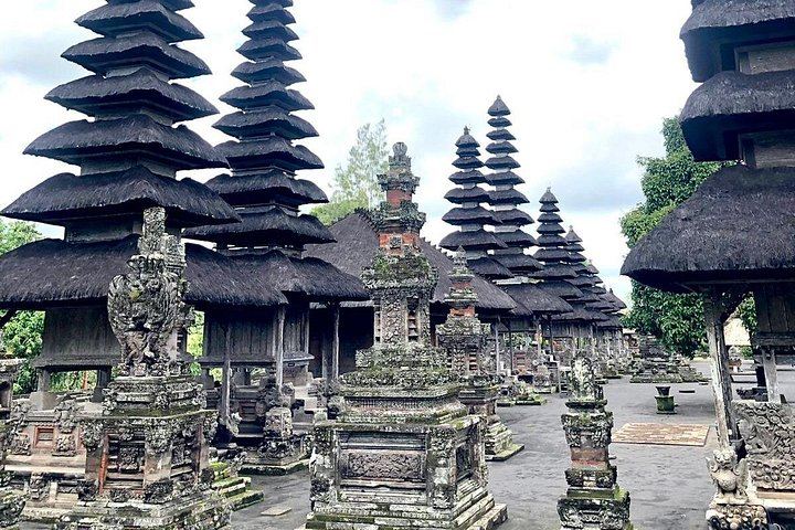 Private Bali Tour: Tanah Lot, Taman Ayun, Monkey Forest and Tegenungan Waterfall (1/12)