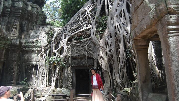 2-Day Angkor Thom, Angkor Wat, Banteay Srei and Kulen Mountain Tour with Sunset Stop (3/4)