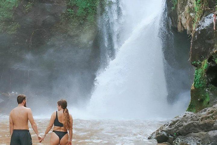 Bali Day Tour to Four Waterfalls: Tegenungan, Tukad Cepung, Kanto Lampo, Tibumana (8/12)