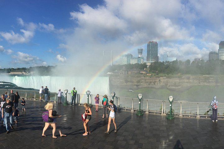 Niagara Falls NY Family Storytelling Tour in a Mercedes Metris Van, Groups of Seven (12/12)