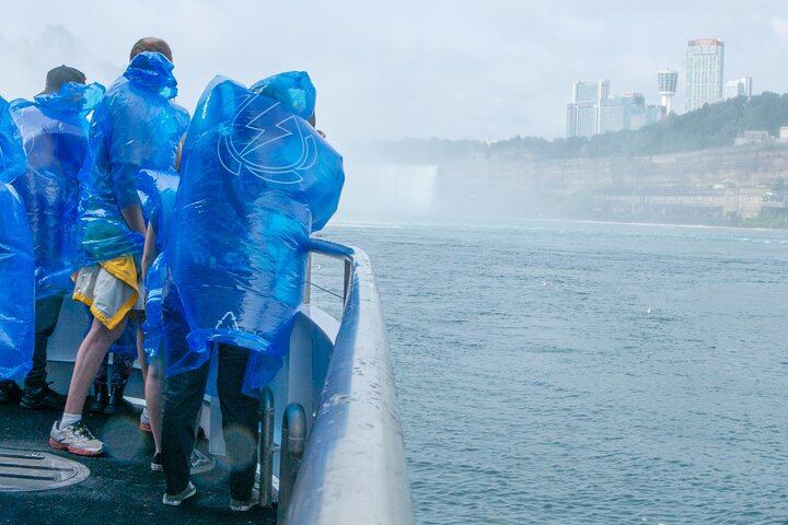 Niagara Falls Daredevil History Walk: Maid of the Mist and Timed Cave of the Winds (8/12)