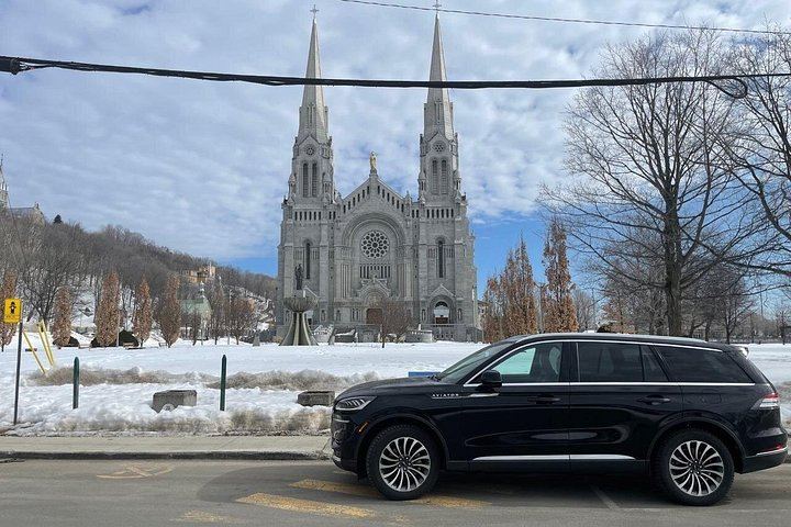 Private Half-Day Montmorency Falls and Sainte-Anne-de-Beaupré Trip in a Luxury Vehicle (8/10)