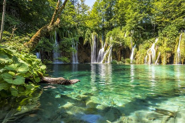 Plitvice Lakes Private Day Trip from Zadar with Entrance Ticket and Nova Travel
