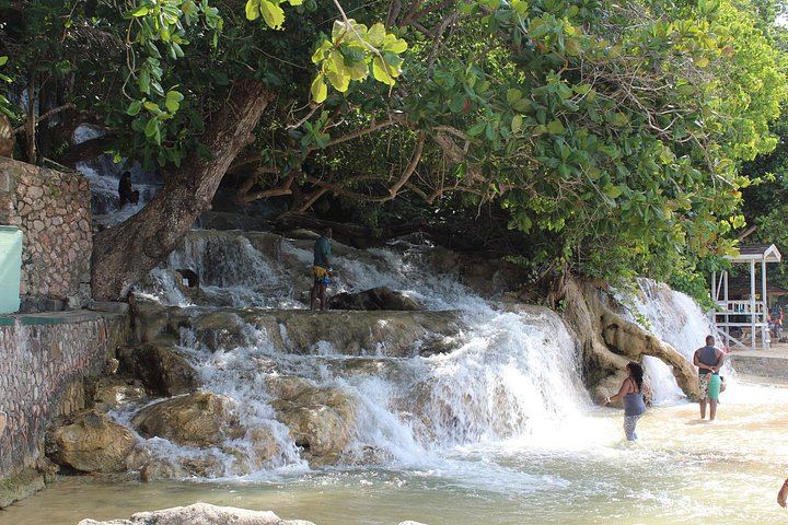 Blue Hole and Dunn's River Park Combo from Montego Bay Hotels, Entry Fees Included (12/12)