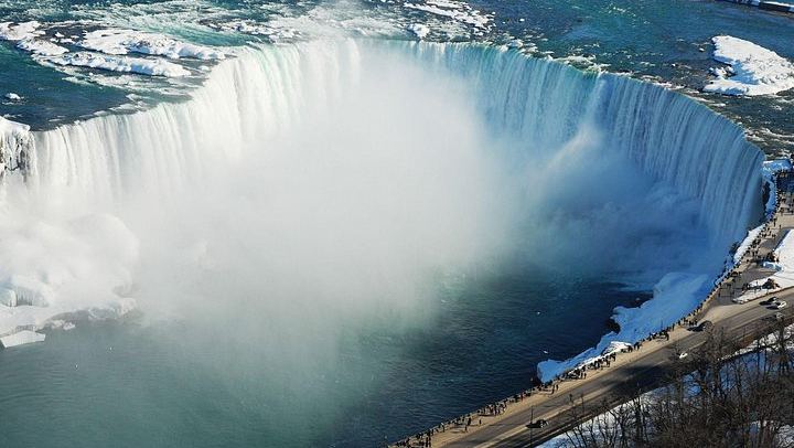 Fall for Niagara Sightseeing Day Tour from Toronto with Parkway Photo Stops (4/11)