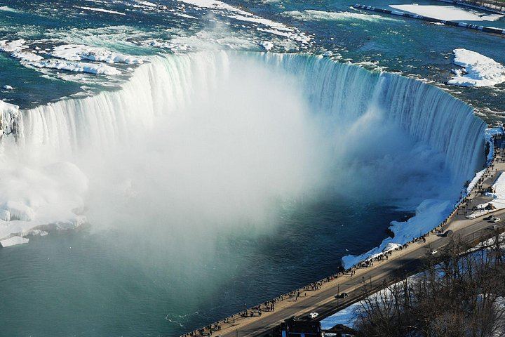 Fall for Niagara Sightseeing Day Tour from Toronto with Parkway Photo Stops (4/11)