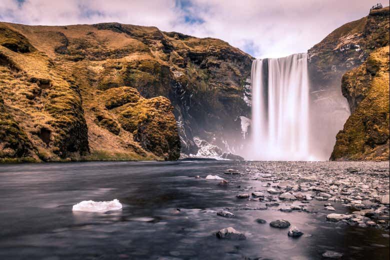 Small-Group South Coast Day Trip from Reykjavik: Seljalandsfoss, Skógafoss and Vík (2/7)