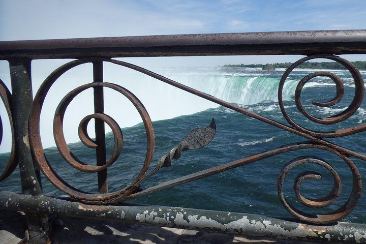 Fall for Niagara Sightseeing Day Tour from Toronto with Parkway Photo Stops (7/11)