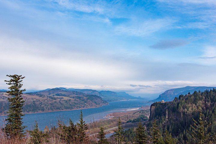 Historic Columbia River Highway Waterfalls Tour with Guide Legends, Park Ave Pickup (10/12)