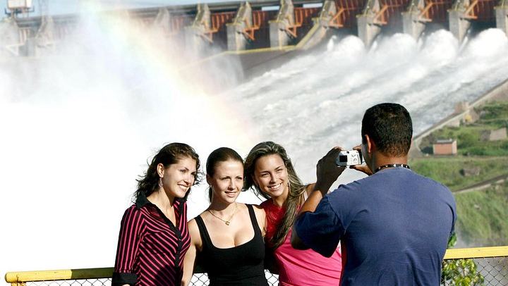 Iguassu Falls 4-Day Package: Both Falls Sides, Itaipu Dam Panoramic Tour and Foz City Tour (4/12)