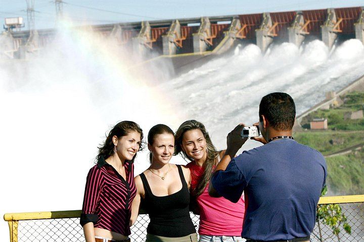 Iguassu Falls 4-Day Package: Both Falls Sides, Itaipu Dam Panoramic Tour and Foz City Tour (4/12)