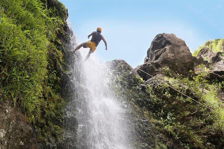 Rappel Maui: Waterfall and Cliff Rappelling in a Private Valley on the Road to Hana (2/5)