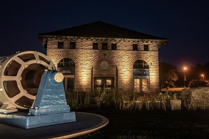 Niagara Falls Small Group Night Tour with Power Station Tunnel, Dinner and Tower (10/12)