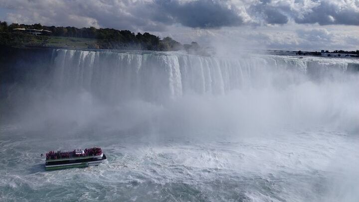 Niagara USA Two-Hour Guided Walk from Hard Rock Cafe with Electric Maid of the Mist (1/12)