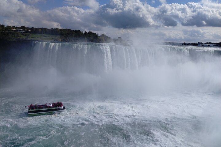 Niagara USA Two-Hour Guided Walk from Hard Rock Cafe with Electric Maid of the Mist (1/12)
