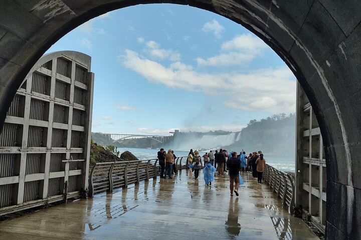 Private Custom Niagara Falls Tour from Toronto Area by Toyota Van with Driver-Guide (11/12)