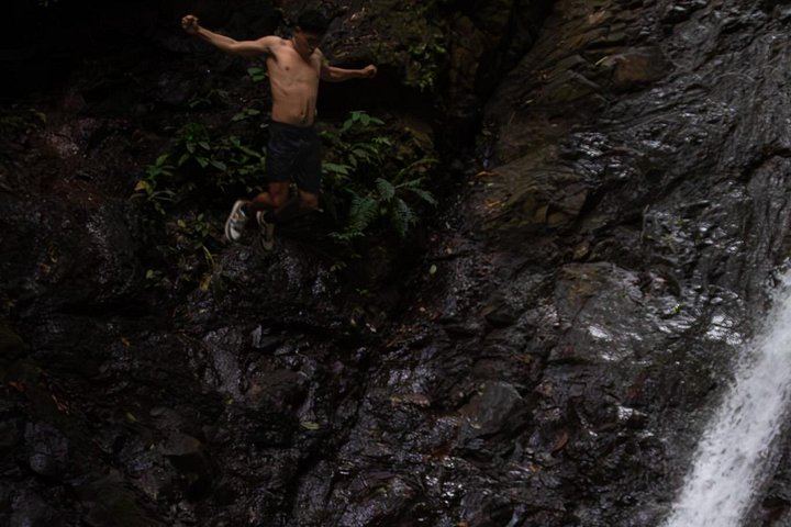 Guided Jaco Rainforest Hike to 10 Waterfalls with Cliff Jumping and Waterfall Climbing (8/11)