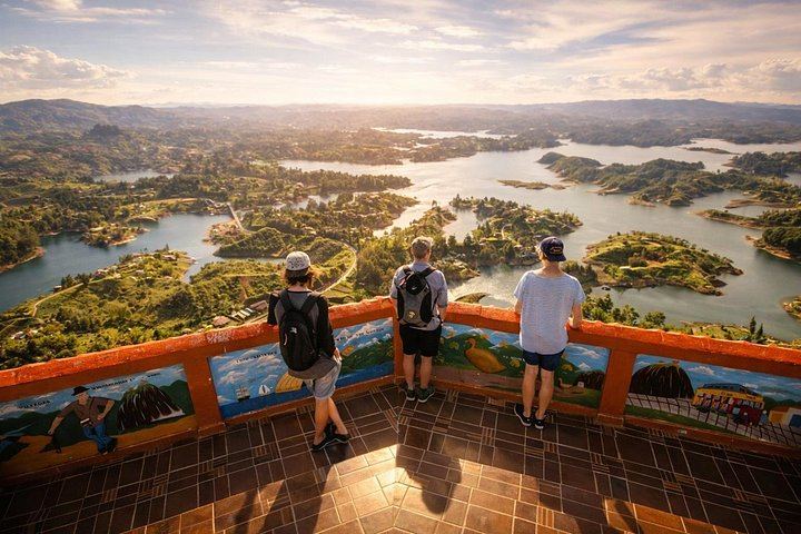 Guatapé, El Peñol Rock, El Retiro and Tequendamita Falls Private Tour (2/12)