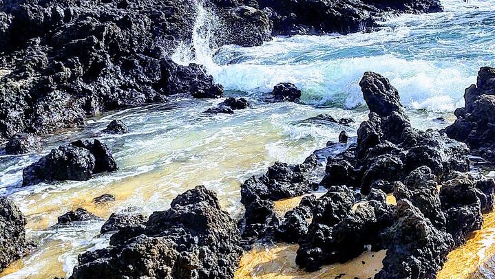 Halfway to Hana by Lincoln Navigator SUV: Waterfalls and Keanae, 6.5 Hours (1/12)