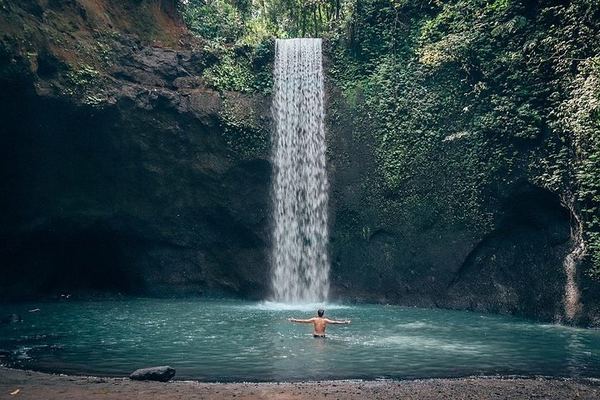 Door-to-Door Ubud Waterfall Trip With Entrance Fees: Kanto Lampo, Tibumana, Tukad Cepung