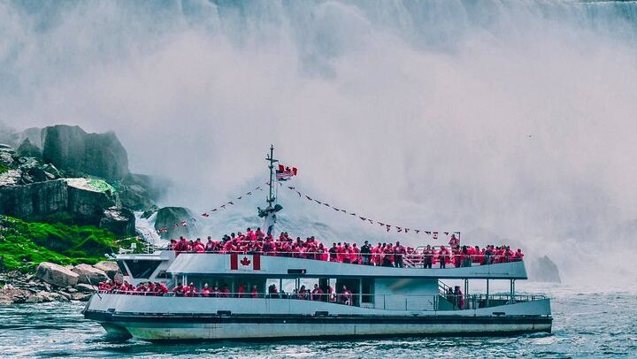 Niagara Falls Tour from Toronto or Mississauga with Cruise and Journey Behind the Falls (3/12)