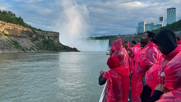Toronto Evening Coach Tour to Niagara Falls with Whirlpool Rapids and Maple Tasting (3/12)
