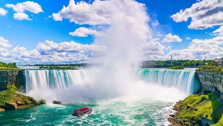 Niagara Falls Small-Group Day Tour from Toronto with Boat Cruise and Fudge Tasting (1/8)