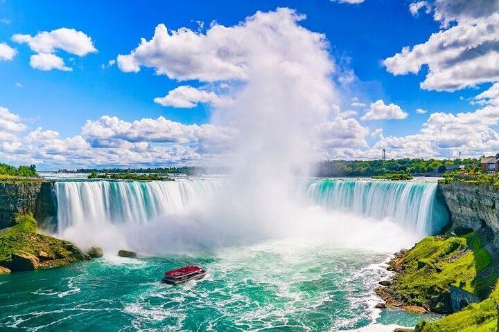 Niagara Falls Small-Group Day Tour from Toronto with Boat Cruise and Fudge Tasting (1/8)