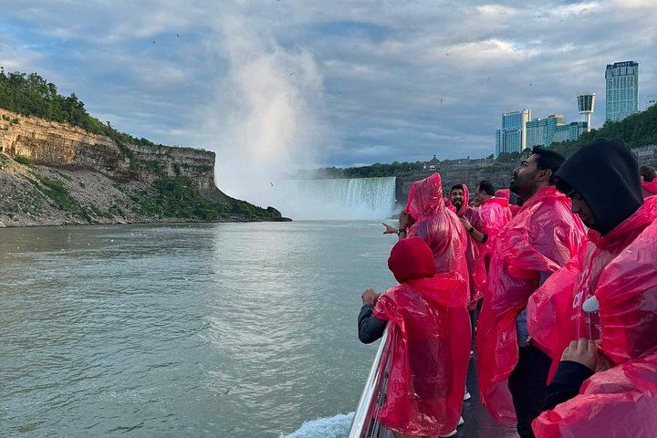 Toronto Evening Coach Tour to Niagara Falls with Whirlpool Rapids and Maple Tasting (3/12)