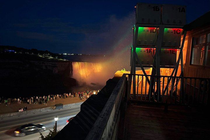 Toronto Evening Coach Tour to Niagara Falls with Whirlpool Rapids and Maple Tasting (4/12)