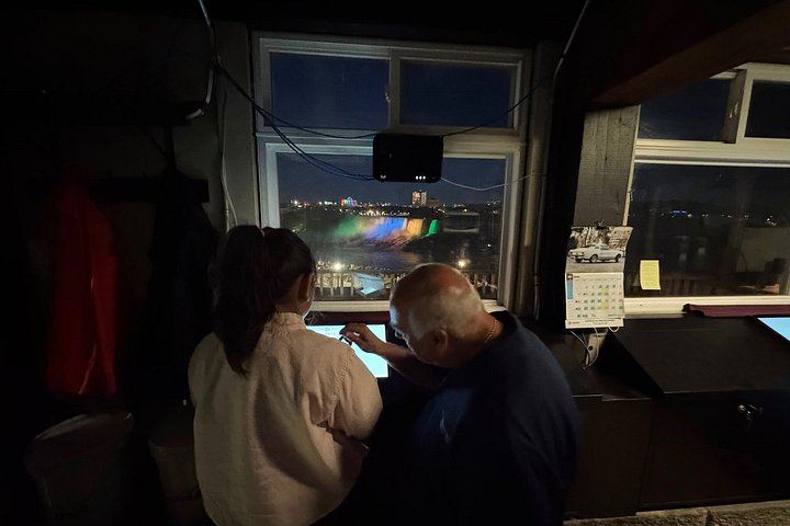 Toronto Evening Coach Tour to Niagara Falls with Whirlpool Rapids and Maple Tasting (6/12)