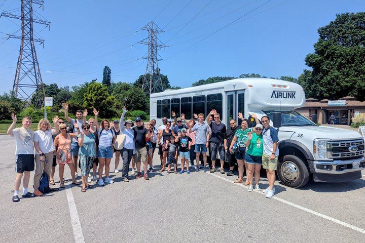 Niagara Falls Minibus Small-Group Day Tour from Toronto with Cruise and Skylon Tower (3/12)