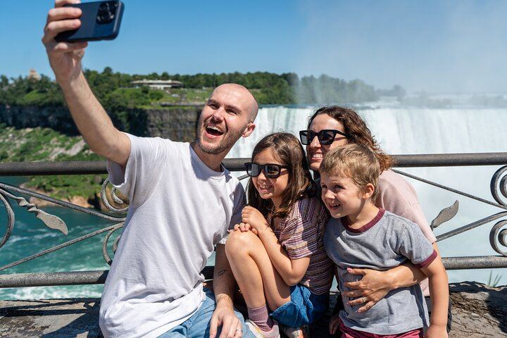 Niagara Falls Minibus Small-Group Day Tour from Toronto with Cruise and Skylon Tower (5/12)