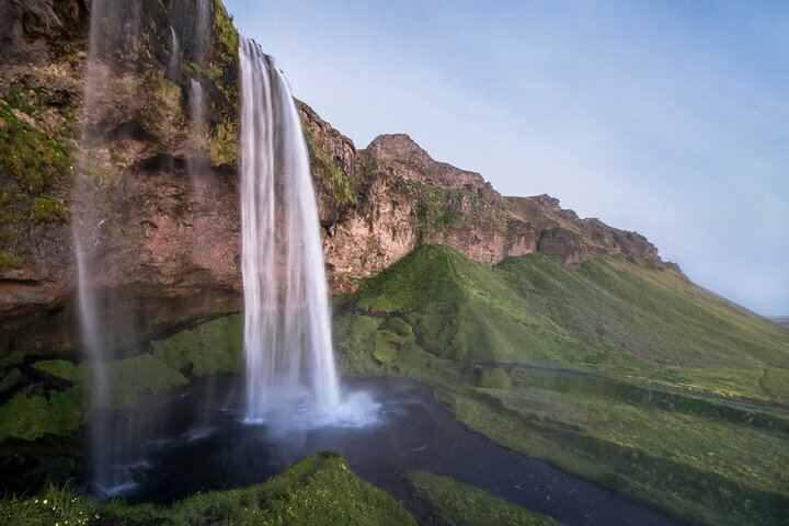 Saturday Spanish and English South Coast Tour with Gljúfrabúi and Skógafoss Waterfalls (8/12)