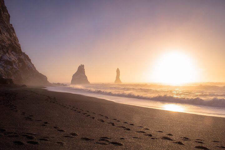 Saturday Spanish and English South Coast Tour with Gljúfrabúi and Skógafoss Waterfalls (10/12)