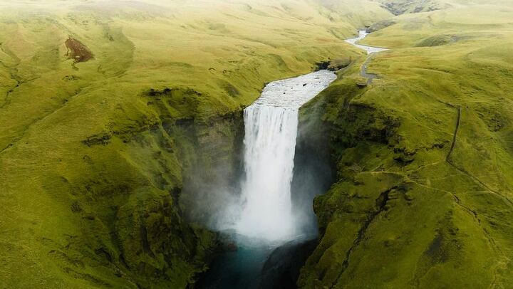 Saturday Spanish and English South Coast Tour with Gljúfrabúi and Skógafoss Waterfalls (2/12)
