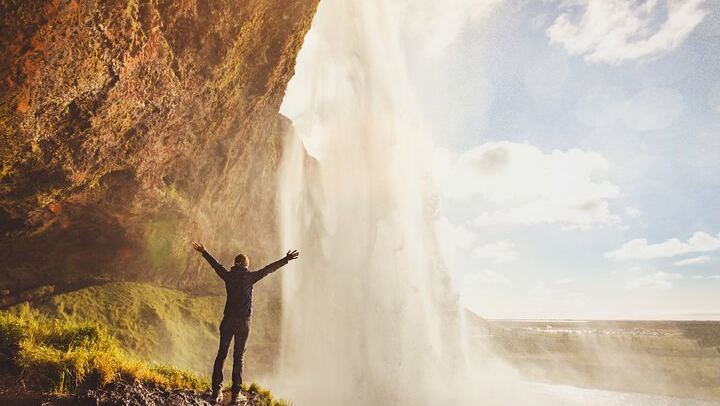 Saturday Spanish and English South Coast Tour with Gljúfrabúi and Skógafoss Waterfalls (1/12)