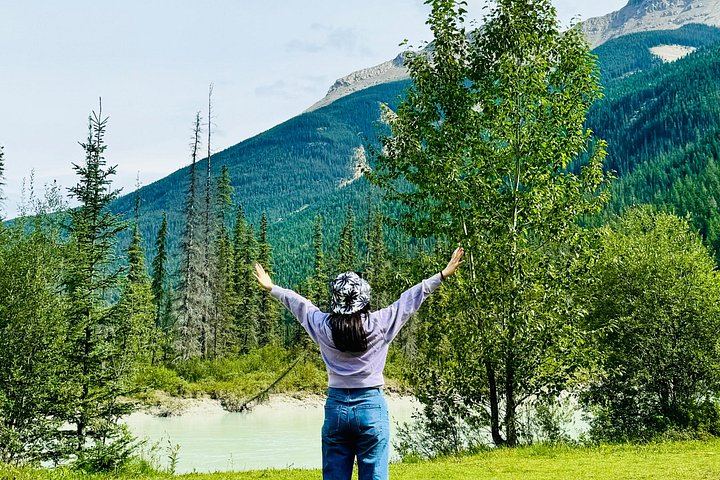 Small-Group Yoho and Kootenay Day Tour: Takakkaw Falls, Emerald Lake, Marble Canyon (8/11)