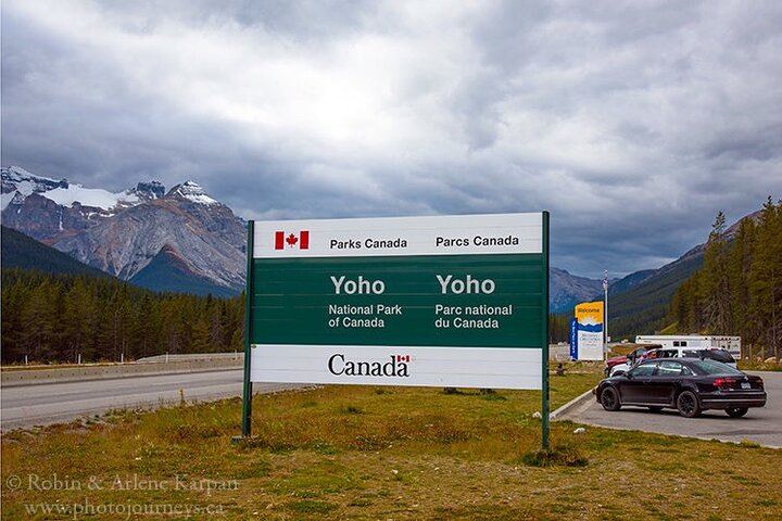 Small-Group Yoho and Kootenay Day Tour: Takakkaw Falls, Emerald Lake, Marble Canyon (6/11)