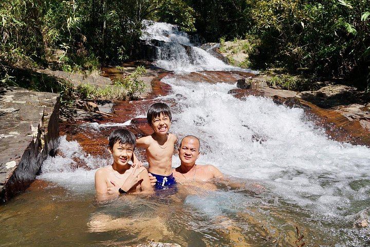Twin Beans Farm Trek: Hidden Waterfall and Sturgeon Farm with Seven Dog Guides (5/8)